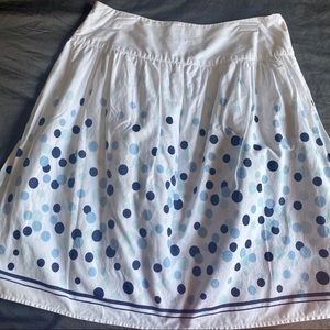 White Bass Skirt with Polkadots in Shades of Blue